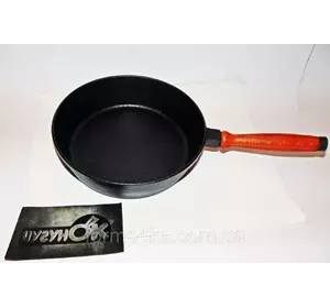 Сковорода чугунная  с деревянной ручкой 240х60 Чугунок Сковорода чугунная  с деревянной ручкой 240х60 Чугунок